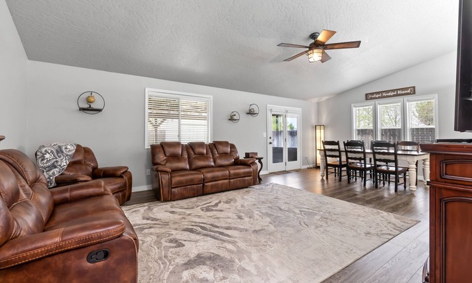 Southeast Boise Casa | Beautifully updated SE Boise home close to downtown, airport & sight seeing!