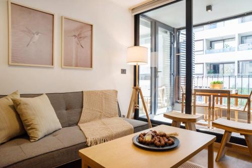 Apoquindo Apartamento | Beauty 2BR Haven for 5 in Lively Las Condes Oasis