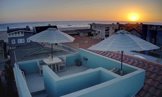 Hollywood Beach Casa | Beauty and the Beach offers Seaside Relaxation