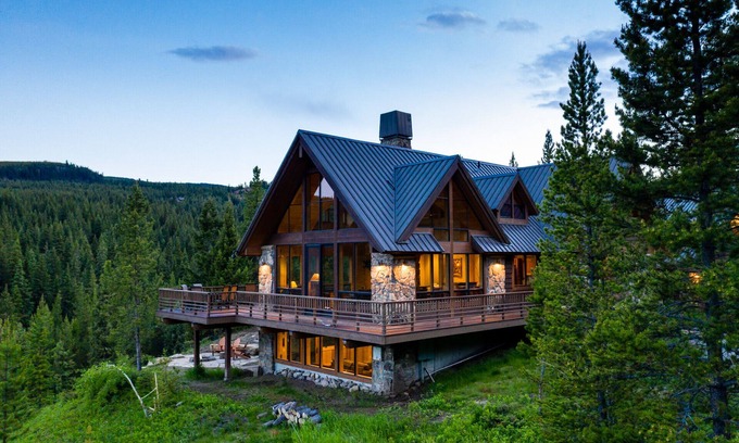 Gallatin Gateway Casa | En 20 acres - Bañera de hidromasaje! Cerca de Big Sky. Reserve su viaje de esquí ahora!