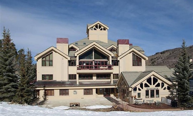 Beaver Creek Condominio | Beaver Creek TRUE Ski-in Ski-out! Great in the summer too! A/C in the unit.