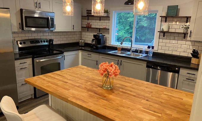 Barryton Casa | Beaver Den - A relaxing stay on the Chippewa River!