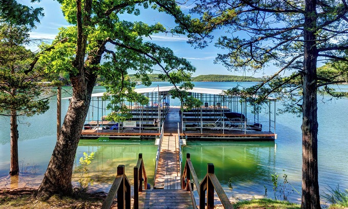 Sylvan Shores Cabina | Beaver Lake Cabin on the Waterfront with Boat Dock & Swim Deck