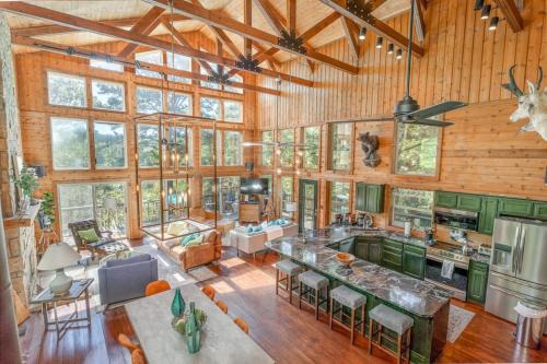 Rambo Riviera Casa | Beaver Lake Luxury Retreat - Whispering Pines