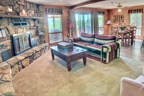 Eureka Springs Casa | Beaver Lake Retreat