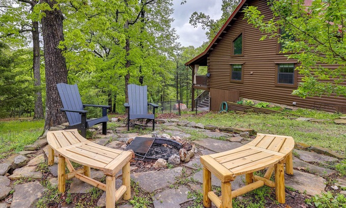 Sylvan Shores Cabina | Beaver Lake Vacation Rental w/ Private Hot Tub!