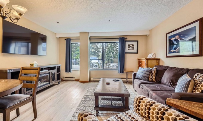 Peak 9 Condominio | Beaver Run Condo: Ski In/Out, Hot Tubs, Dog-Friendly, Ground Floor