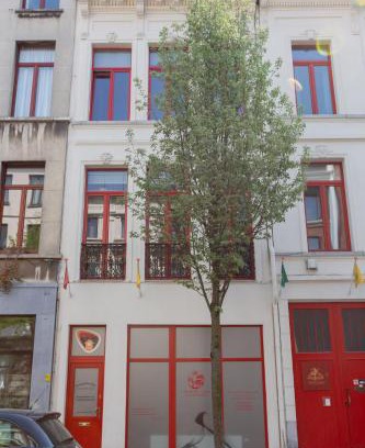 South Antwerp Cama Y Desayuno | Because the Night city lodge