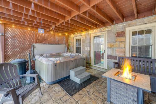 Beckley Apartamento | Beckley Studio with Private Hot Tub and Home Gym!