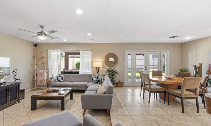 Covey Casa | Beck’s Place – Modern 3 BDR w/ Tons of Outdoor Space! Pet Friendly