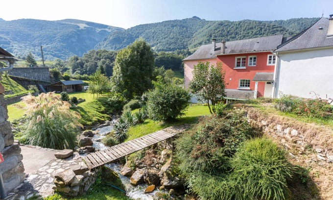 Sainte-Engrace Cama Y Desayuno | Alojamiento y desayuno "Jolie" con vistas a la montaña, terraza privada y Wi-Fi