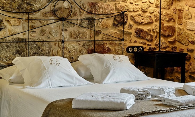 Camariñas Cama Y Desayuno | Bed and Breakfast 'Alcatraz' with Private Garden and Wi-Fi