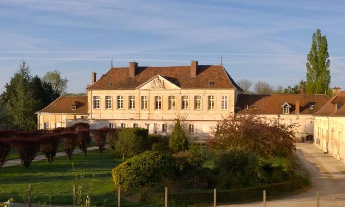 Piney Casa | Cama y desayuno en el castillo de Brantigny, MESGRIGNY