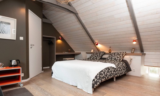 Arzano Cama Y Desayuno | Alojamiento y desayuno 'Cassiopé' con piscina compartida, terraza compartida y Wi-Fi