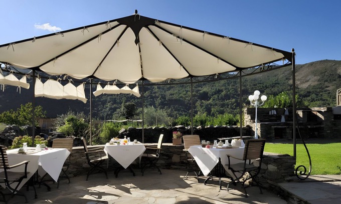 Murato Cama Y Desayuno | Alojamiento y desayuno 'Colomba' con piscina compartida, Wi-Fi y aire acondicionado