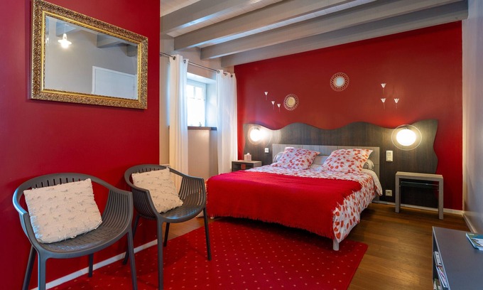 Arzano Cama Y Desayuno | Alojamiento y desayuno 'Hortensia' con piscina compartida, terraza compartida y Wi-Fi