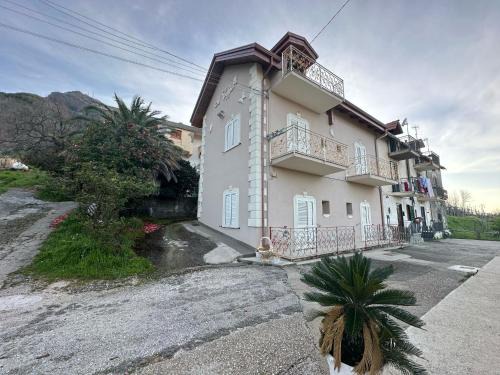 Piazza-Tralia-Pendolo Cama Y Desayuno | Bed And Breakfast Il Ceppo Wild