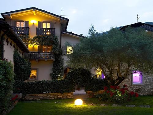 Adrara San Martino Cama Y Desayuno | Bed and Breakfast Casa del Nonno