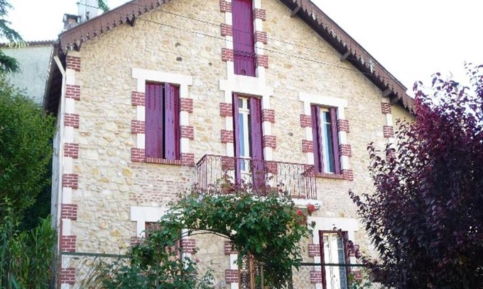 Fumel Apartamento | BED AND BREAKFAST LES ROSES MULTICOLORES DU 47