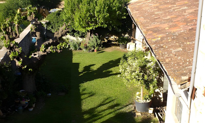 Salinelles Cama Y Desayuno | Bed and Breakfast 'Printemps' con terraza compartida, jardín privado y Wi-Fi