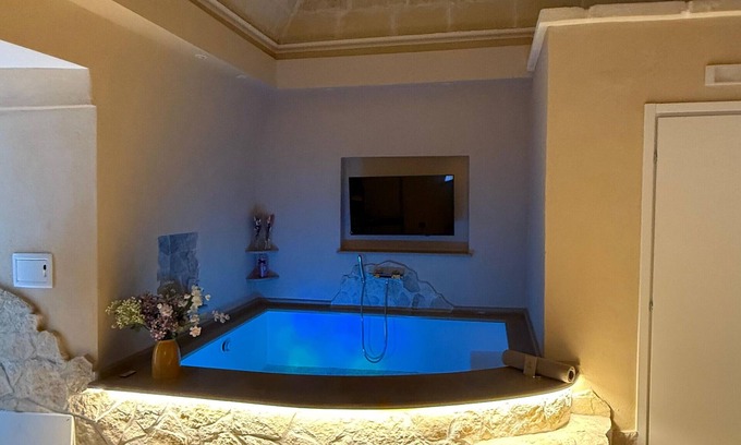 Massafra Cama Y Desayuno | Bed and Breakfast 'Super Luxury' with Private Garden, Wi-Fi and Air Conditioning