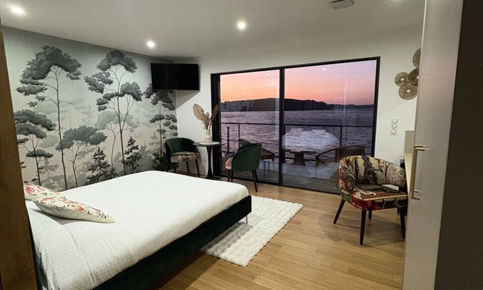 Saint-Mitre-les-Remparts Cama Y Desayuno | Bed and breakfast with breakfast