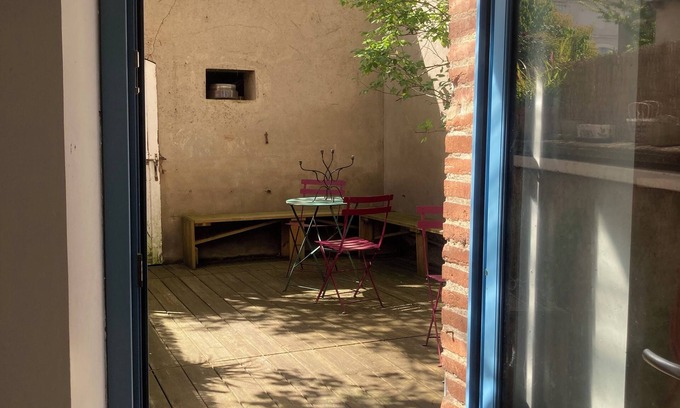 Coufouleux Cama Y Desayuno | Bed and breakfast with outdoor courtyard. 500m from train station.