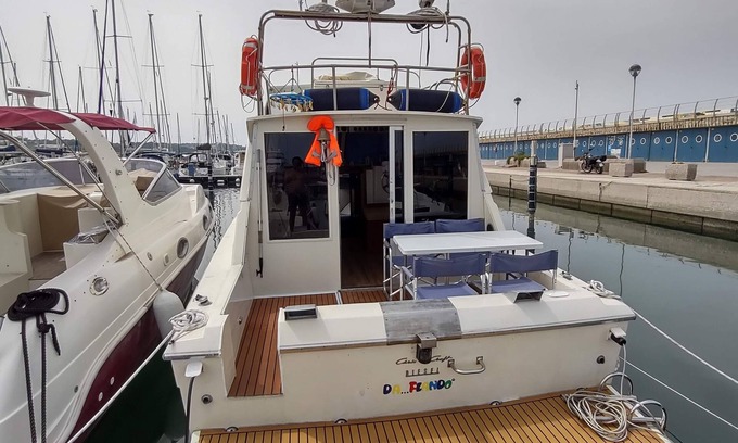 Fano Alquiler De Eote | Bed&Boat Da. Flando" in Fano's Marina dei Cesari. Romantic and original.