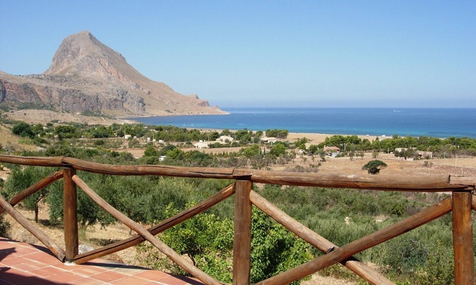 Custonaci Cama Y Desayuno | Bed & Breakfast en una granja renovada con vista al mar cerca de San Vito Lo Capo