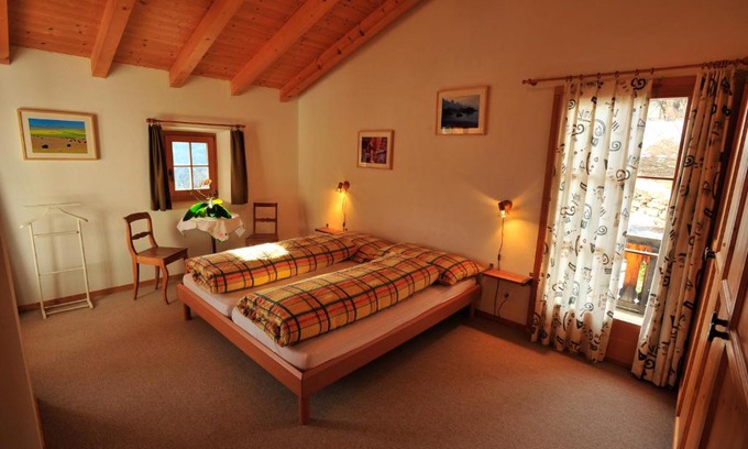 Trin Cama Y Desayuno | Bed & Breakfast La Val