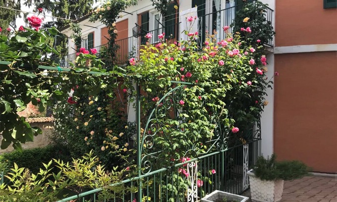 La Morra Apartamento | Cama y Rosas "Gege"