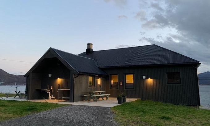 Skaland Otro | BEDEHUSET Basecamp Senja