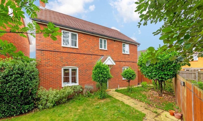 Bedford Casa | Large 5BR Home in Bedford Ideal for big groups