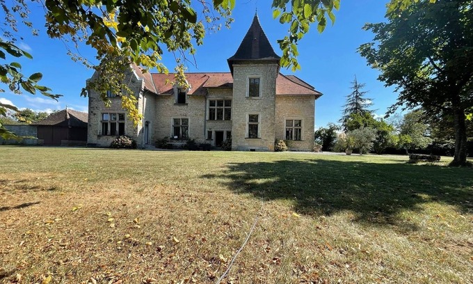 Saint-Clair-de-la-Tour Cama Y Desayuno | Bedroom with bathroom - Chateau du Mouillat