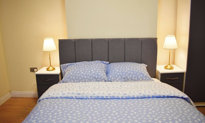 Birmingham Apartamento | Bedroom in Apartment Walkable china town