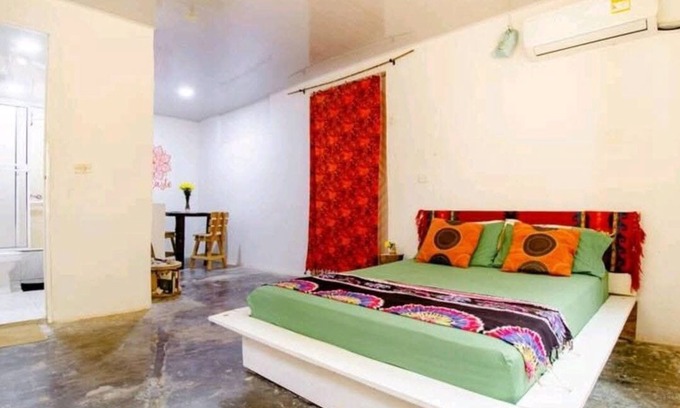 Papare Casa | Bedroom with air conditioning and private bathroom near the beach.