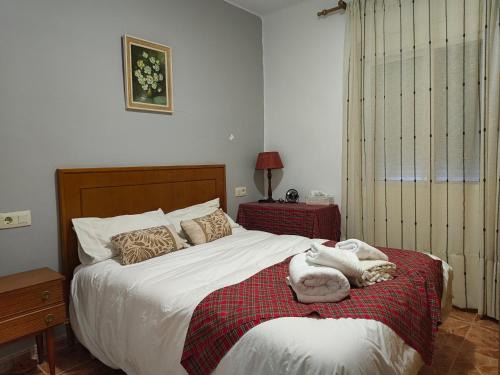 Lliria Casa | Bedroom with private bathroom One Bedroom Family Suite in forest with good view 80m2 large swimming pool in music city Lliria The garden and swimmingpool and garden are shared