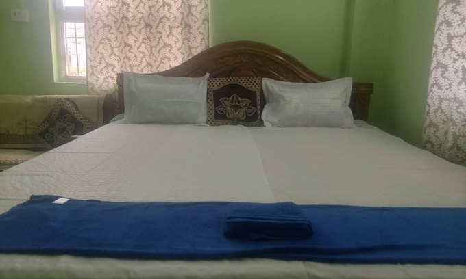 Gaya Apartamento | Bedrooms with Private Bath, and Luxury Car with driver - 301