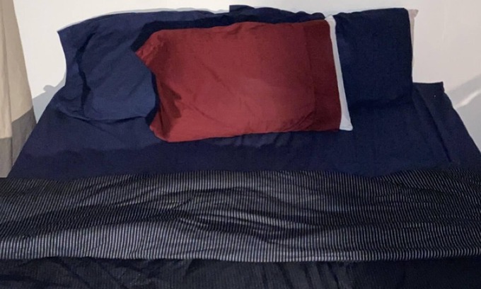 South Weymouth Apartamento | ¡Camas en el espacio de la sala bloqueadas por cortinas!