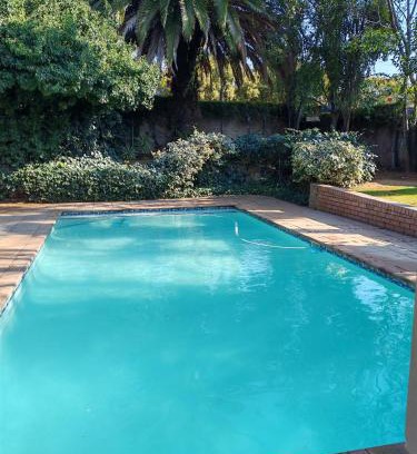 Waverley Casa | BEE-autiful Stay SC Garden Cottage