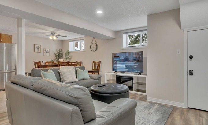 Sherwood Park Apartamento | Bee - Cozy Sherwood Park Basement Suite