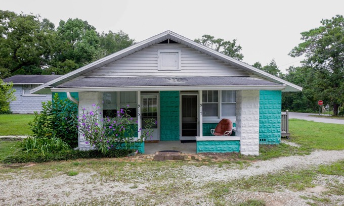 East Pensacola Heights Casa | Bee Our Guest: EPH, Close to Downtown and Beach!