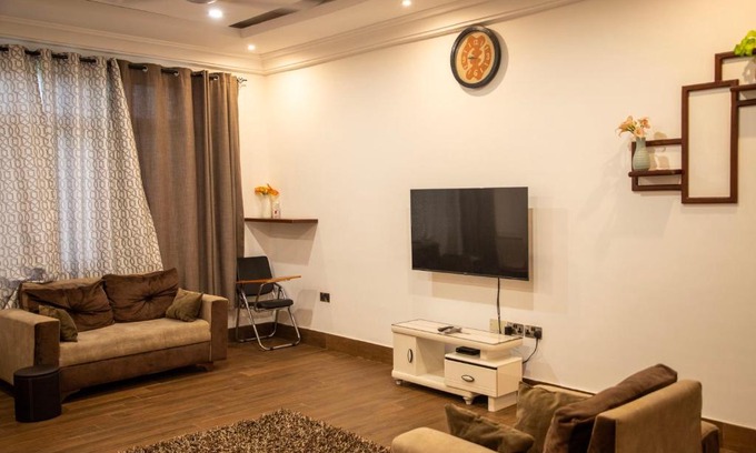 Koforidua Apartamento | Bee Three 7