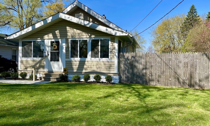 Bedford Casa | ~Bee1 Bungalow~Charming & Cozy in a Prime Location!