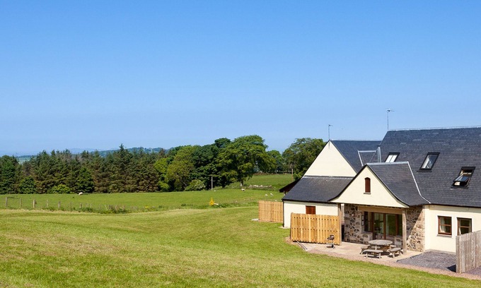 Linlithgow Apartamento | Beech Cottage - sleeps 8 guests in 3 bedrooms