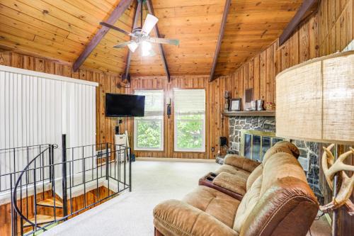 Beech Mountain Casa | Beech Mountain Cabin with Deck, Grill Ski and Hike!