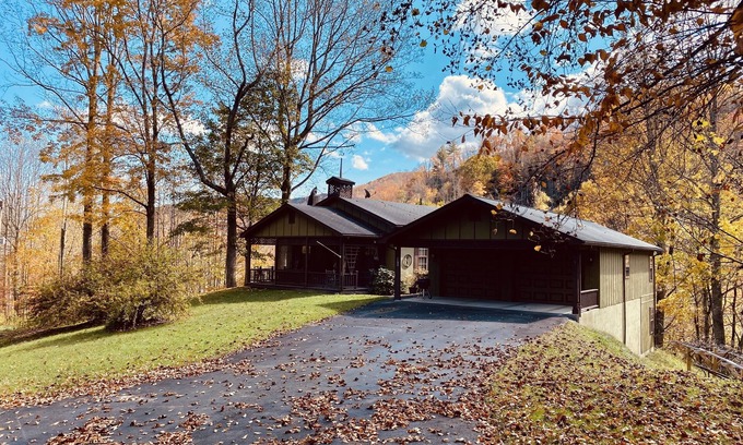 Elk Park Cabaña | Beech Mountain Chapel - Wow views and creek just minutes to Beech Mtn Ski Resort