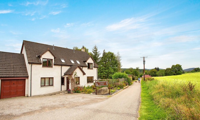 Alness Casa | Beechwood Lodge Guest House: 5-Bedroom Nature Retreat