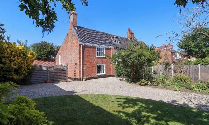 Beccles Cabaña | BEEHIVE, pet friendly, country holiday cottage in Beccles