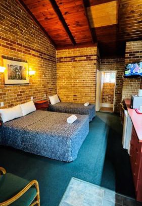 Beenleigh Hotel | Beenleigh Village Motel